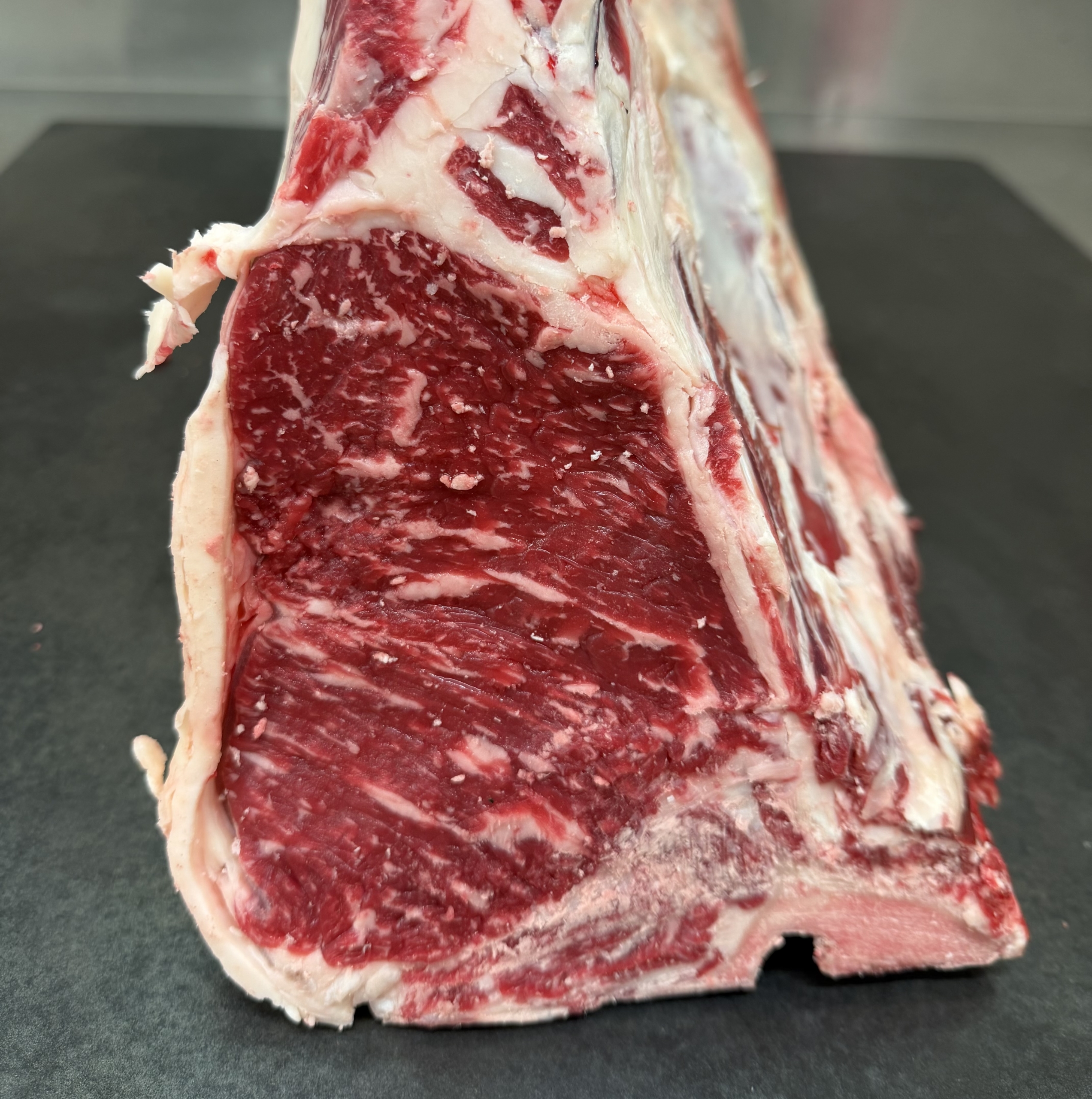 Luxury...per chi non si accontenta‼️Bistecca con osso 24,90€ il Kg